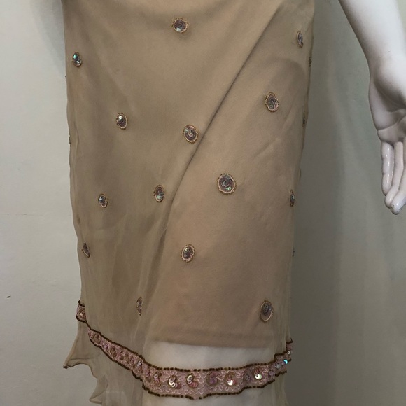 Dress size small with embroidery - Picture 7 of 8